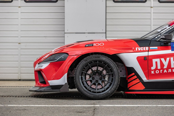 Много карбона, мало веса и рулевая рейка от BMW: тюнинг Toyota Supra A90 для RDS GP