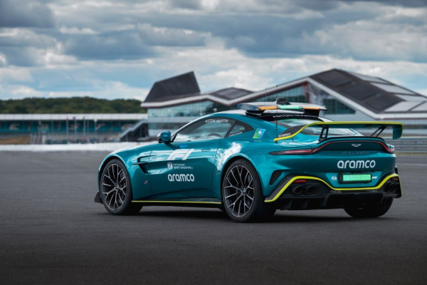 Новый сейфти-кар Формулы-1 Aston Martin Vantage S — характеристики машины безопасности Ф-1, фото