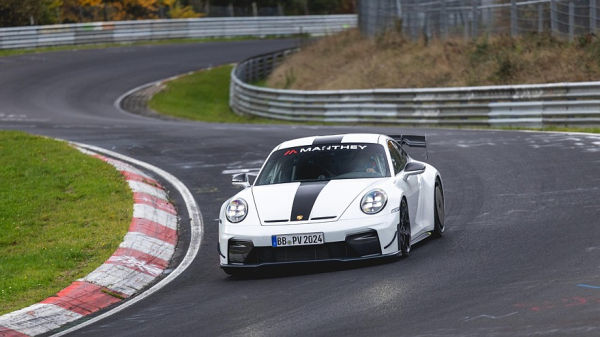 Porsche 911 GT3 Manthey Kit: более эффективная аэродинамика и доработанное шасси Porsche 911 GT3 Manthey Kit: более эффективная аэродинамика и доработанное шасси