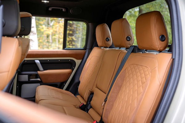 Land Rover Defender стал пикапом стараниями Heritage Customs и Urban Automotive Land Rover Defender стал пикапом стараниями Heritage Customs и Urban Automotive